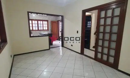 Sobrado / Parque Industrial / 04 dormitórios sendo 1 suíte / Área gourmet / 183 m² de construção / 268 m² de terreno / São José dos Campos