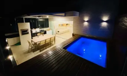 Casa à Venda – Rua Oliveira Botelho | 220m² | 3 Suítes | Piscina | Espaço Gourmet | Rua Fechada