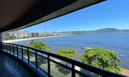 Frente mar.  Apartamento Único com Vista Exuberante para o Mar