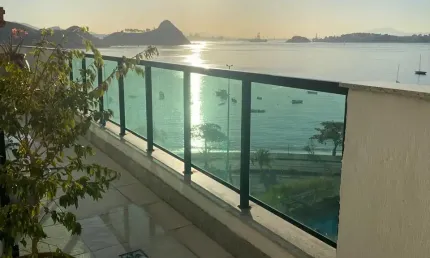 Cobertura à venda em Charitas – Vista total para o mar!