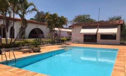 Sitio com estrutura completa. Área de terreno com 30.000m²,