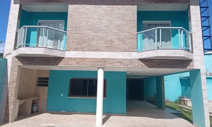 Vende-se Sobrado em condomínio alto padrão com 6 dormitórios a 500 m da praia