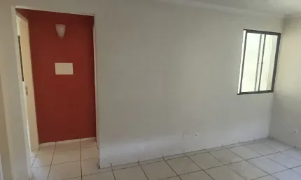 Apartamento reformado com 2 dormitórios a 450m da  praia