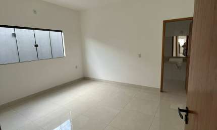 Casa geminada à venda, recém construída, em excelente localização