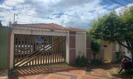 Casa com 4 quartos à venda na Rua Professor Samuel Grahan, 2, Centro, Jataí