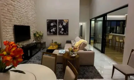 Casa belíssima no condomínio  vale das araras ótima  estrutura.