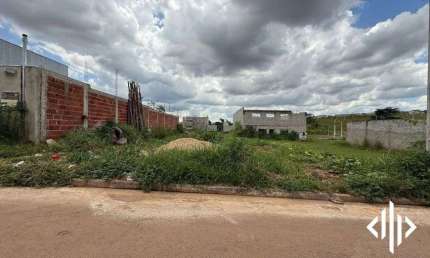 Imóvel para venda possui 300 metros quadrados em Residencial Cerejeiras II Etapa - Anápolis - GO