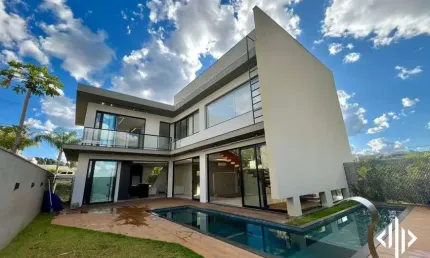 Sobrado no Condomínio Residencial Grand Trianon – Anápolis – GO