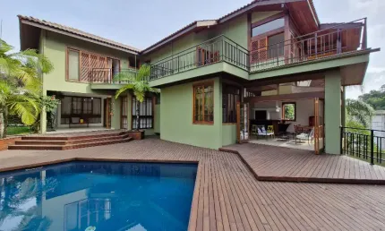 Casa em condomínio fechado com 4 quartos à venda no América, Joinville 