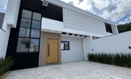Casa a venda em Camboriú com 3 quartos sendo 1 suíte no bairro Rio Pequeno!!