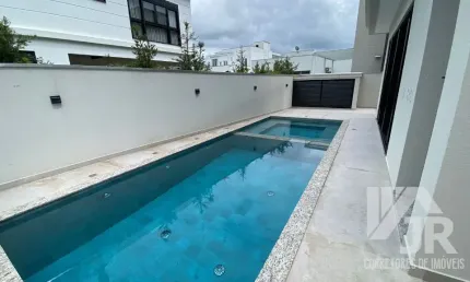 Linda Casa em condominio de alto padrao cpom 3 suites e 3 vagas de garagem