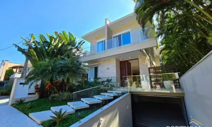Casa à Venda na Riviera de São Lourenço | 6 Suítes, 500m² Área Construída, 6 Vagas no Subsolo | Piscina, Sauna Úmida, Quintal Privativo nos Fundos