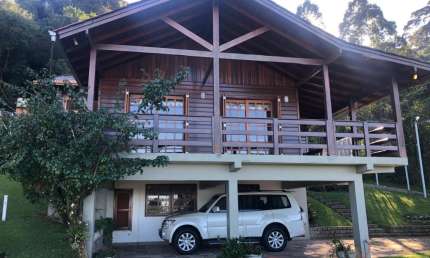 Casa com vista espetacular em Morro Reuter/RS – Um refúgio encantador na Serra Gaúcha!