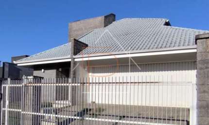 Casa com 3 quartos para alugar na Rua Luiz Perini, Itaum, Joinville