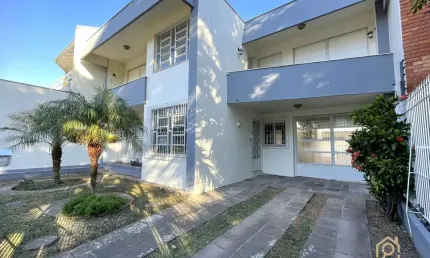 Casa à venda no bairro Cinqüentenário - Caxias do Sul/RS