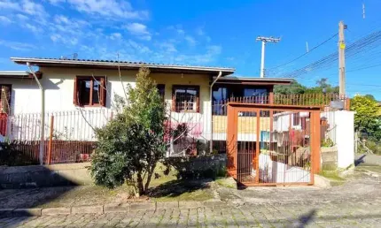 Casa à venda no bairro Cidade Nova - Caxias do Sul/RS
