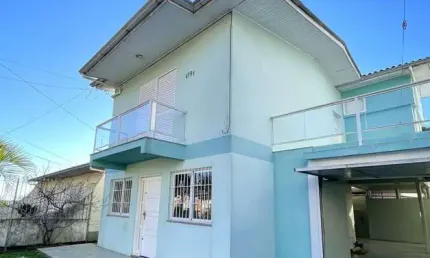 Casa à venda no bairro Universitário - Caxias do Sul/RS