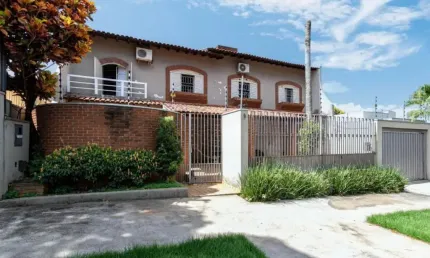 Casa com 7 quartos à venda na Zona 02, Maringá 