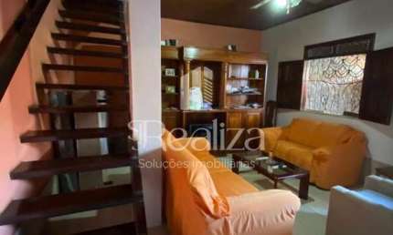 CASA COM DOIS PAVIMENTOS E GARAGEM, À VENDA NO BAIRRO HERNANE SÁ, NA ZONA SUL DE ILHEUS,  PRÓXIMO A