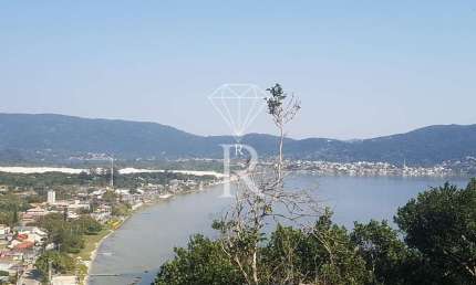 Casa com 3 quartos à venda na Barra da Lagoa, Florianópolis  por R$ 2.400.000