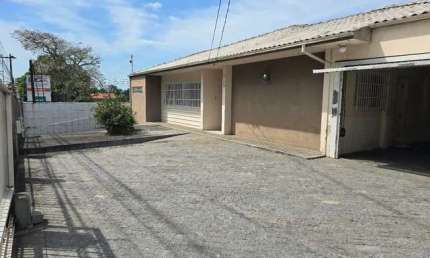 Casa com 3 quartos para alugar no Ponta de Baixo, São José  por R$ 8.100