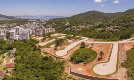Terreno à venda no itacorubi, florianópolis  por r$ 1.073.000