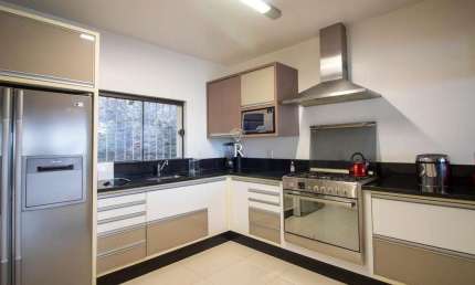 Casa em condomínio fechado com 3 quartos à venda no Sambaqui, Florianópolis  por R$ 2.800.000