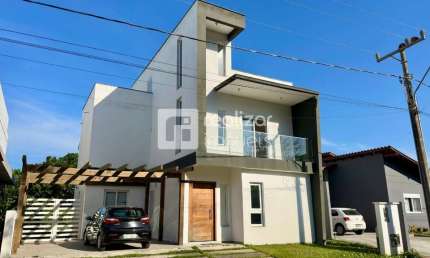 Casa em condomínio fechado com 3 quartos para alugar no Canasvieiras, Florianópolis  por R$ 7.000