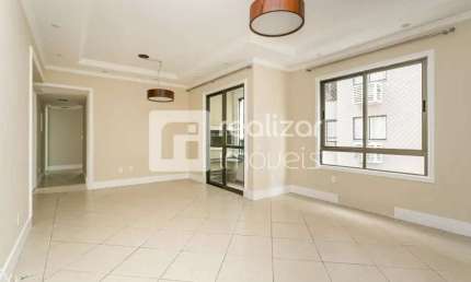Apartamento com 3 quartos para alugar no Centro, Florianópolis  por R$ 5.500
