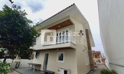 Casa com 3 quartos para alugar no Pagani, Palhoça  por R$ 5.500