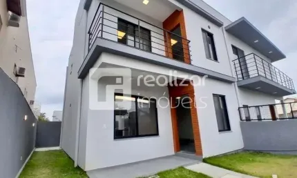 Casa com 3 quartos para alugar no Carianos, Florianópolis  por R$ 5.400