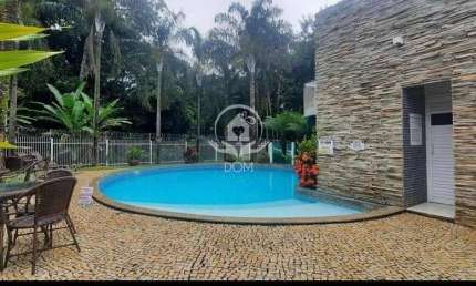 Casa com 3 quartos e 2 suítes em excelente Condomínio no Setor Sítio Santa Luzia