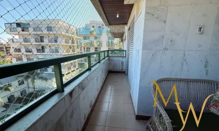 Apartamento Amplo e Varandado a 1 Minuto da Praia - 4 quartos, suíte.
