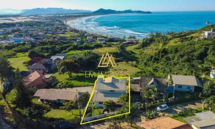 Casa de 4 dormitórios com vista panorâmica para o mar