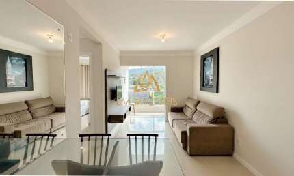 Apartamento semimobiliado a apenas 300 metros da Praia da Vila.