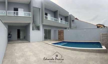 Sobrado com Piscina próximo ao mar no bairro cibratel II em Itanhaém