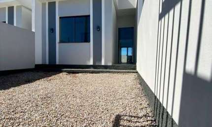 CASA COM DOIS DORMITÓRIOS, SENDO UMA SUÍTE - NOVA DESCOBERTA