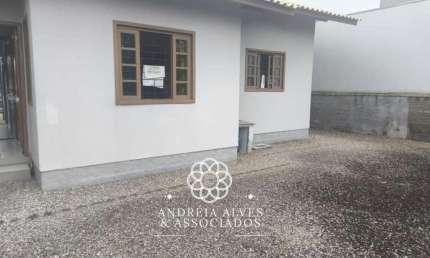 CASA COM DOIS DORMITÓRIOS, SENDO UMA SUÍTE - UNIVERSITÁRIO