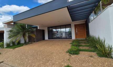 Casa com 3 quartos para alugar no Jardim Esmeralda, Marília 