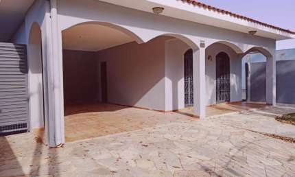 Casa com 4 quartos à venda no Jardim Acapulco, Marília 