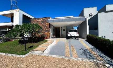 Casa à Venda em Jardim São Geraldo, Marília: 3 Suítes, 4 Banheiros