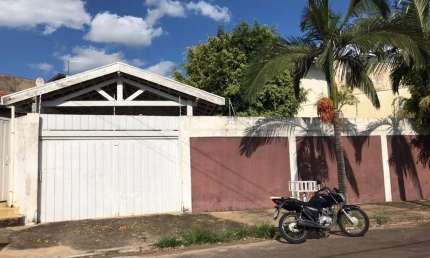 Casa com 2 quartos para alugar no Jardim Maria Martha, Marília 