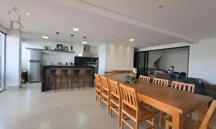 Casa à Venda no Jardim Acapulco Marília: 3 Suítes, 251m²
