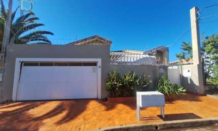 Casa à Venda em Marília: 4 Dorms, 275m² no Jardim São Domingos
