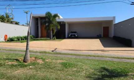 Casa à Venda em Marília: 3 Suítes no Sítios de Recreio Letícia