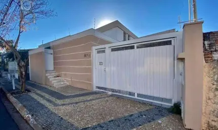 Casa à Venda em Alto Cafezal, Marília: 3 Dorms, 1 Suíte, R$820mil