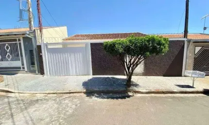 Casa à Venda e Locação no Jardim Santa Antonieta, Marília – 2 Dorms