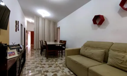 Casa com 04 quartos, sendo 02 suítes. Tab. dos Martins