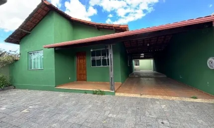 Casa 3 quartos e área de churrasco no bairro nacional