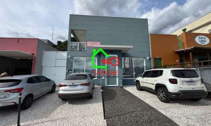 Sala para Locação no Centro de Vinhedo-SP: 1 Sala, 1 Banheiro, 4 Vagas de Garagem, 22m² de Área